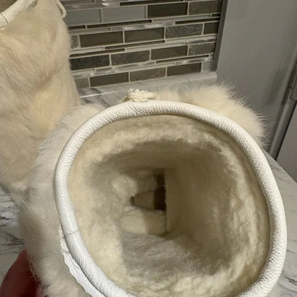 Mukluks Rosa Scribe Custom handmade Indigenous Art Beaded rabbit fur - Picture 9 of 10